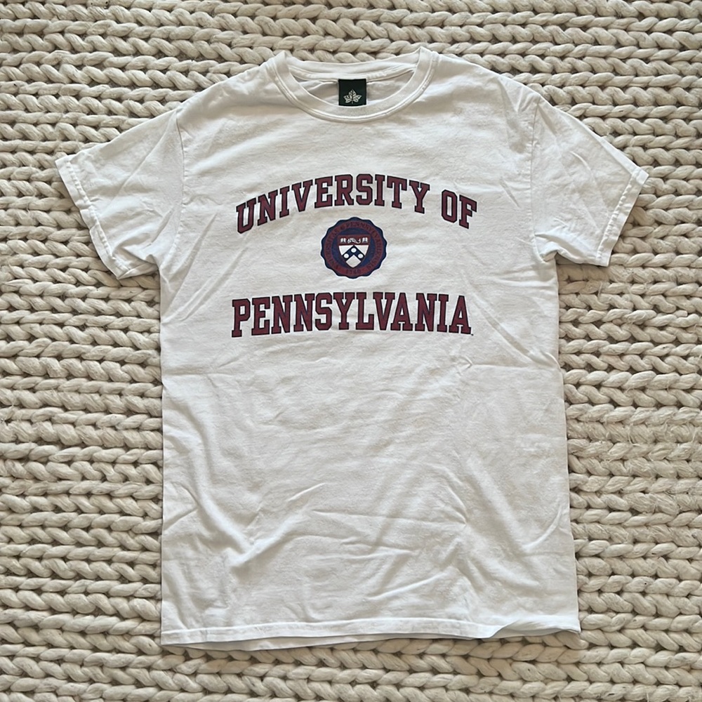 WHITE UNIVERSITY OF PENNSYLVANIA t-shirt - size small - perfect condition